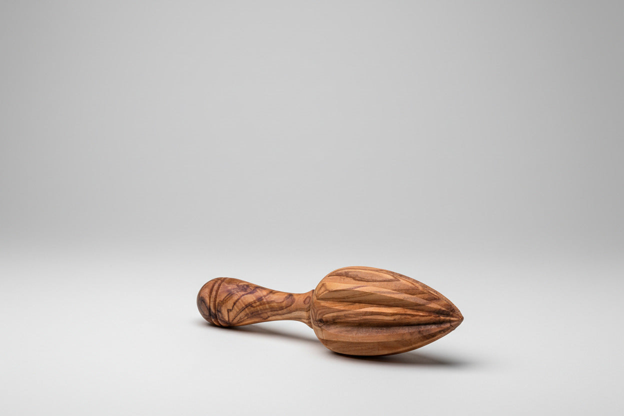 Zitruspresse aus Olivenholz - Romano i Julietta